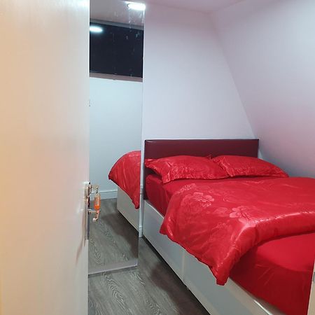 Amh Hotel - Greenford Station Northolt  Bagian luar foto